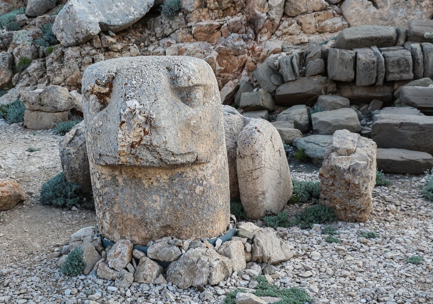 Nemrut Dağı’nın dev heykel başları