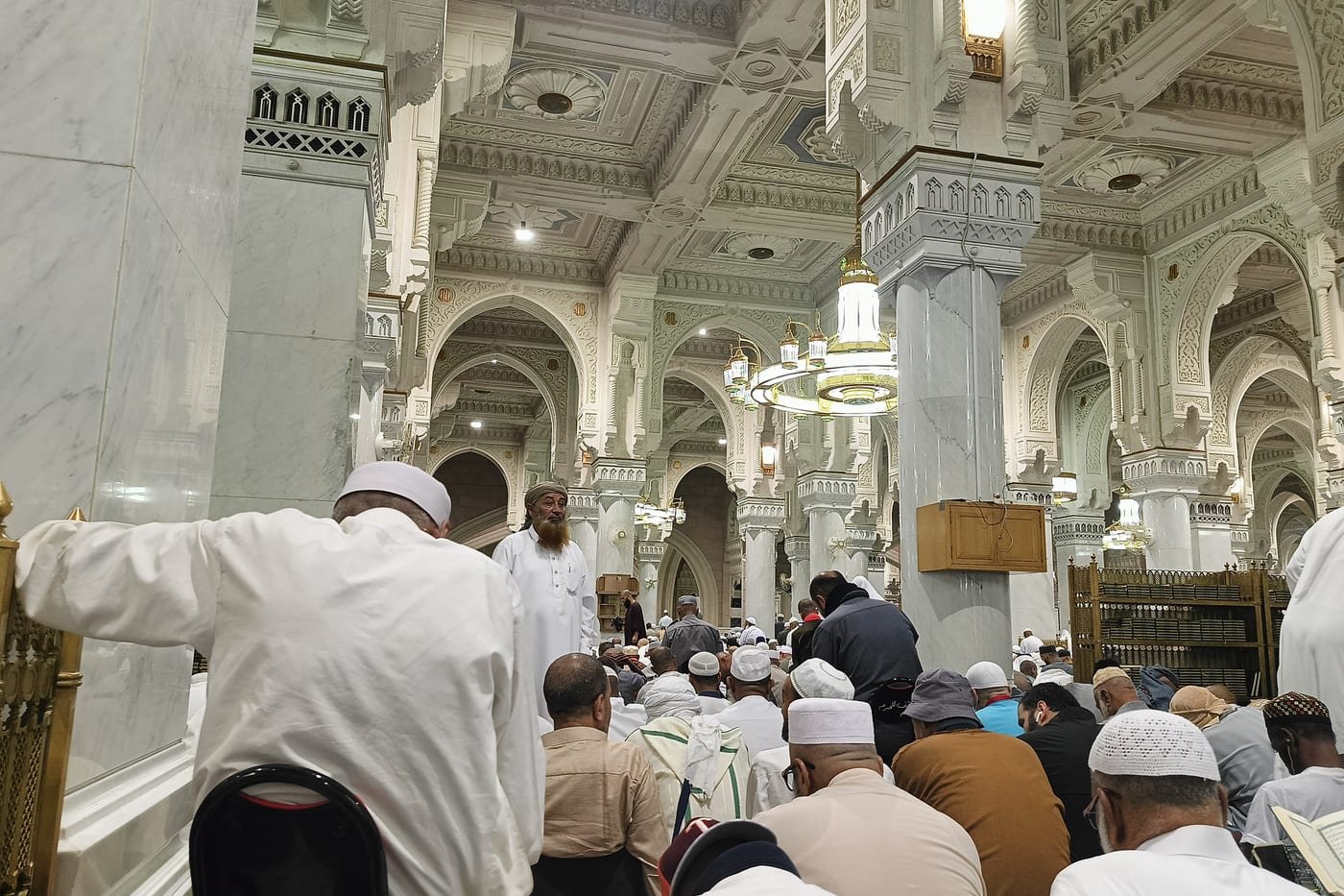 Mescid-i Haram iç mekânı ve namaz safları